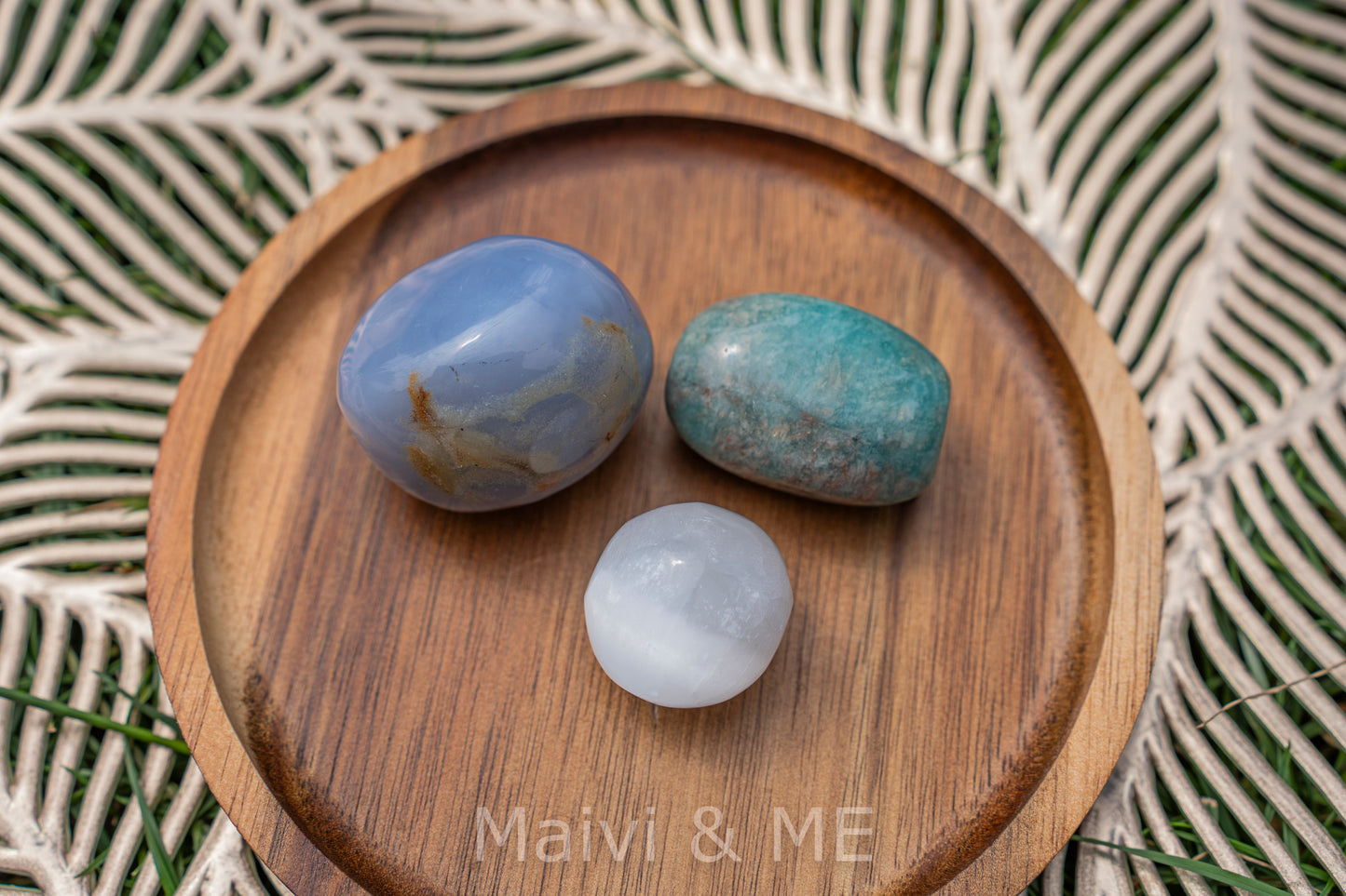 Tumbled stones & flattering stones (various stones)